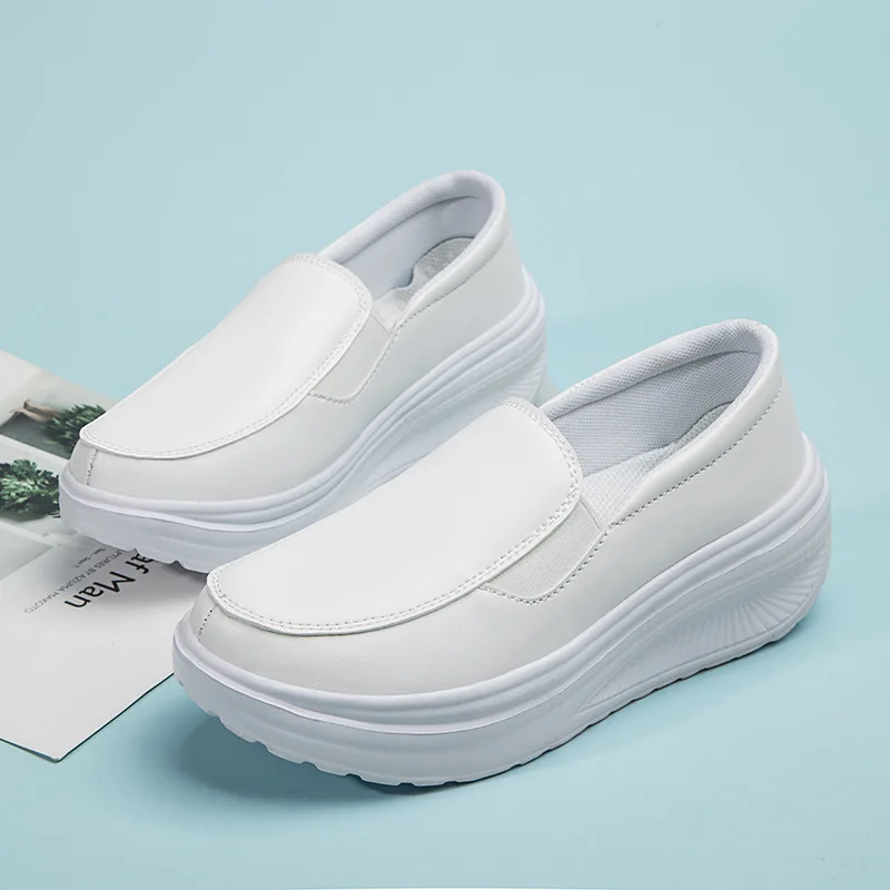 Chaussures de travail en cuir pour femmes, semelle souple et confortable. - image de produit 3