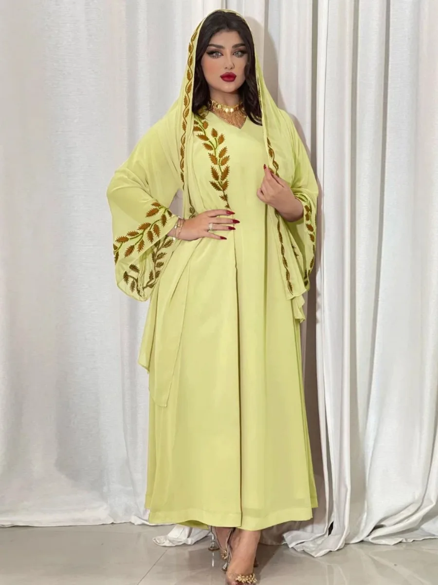 Robe longue brodée avec écharpe - Ensemble de 2 pièces opulent - image de produit 11